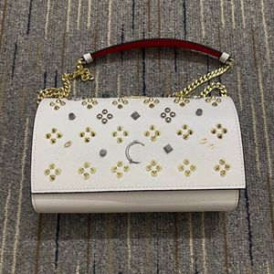 2024 Nuovo Bag di design Rivet Fine Fine Womens Pulnella in pelle fatta a mano BASSE CLASSE Letter Borsa Fashi