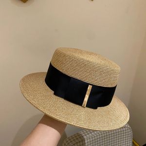 Klassisk mode platt stråhatt för kvinnor UV -skydd Sol Semester Ladies Beach Hats Spring Summer Elegant Top Bowknot240409