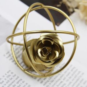 Candle Holders Dekoracja Elegancka żelaza sztuka geometryczna pusta kula Europejska kwiat 3D na świeca