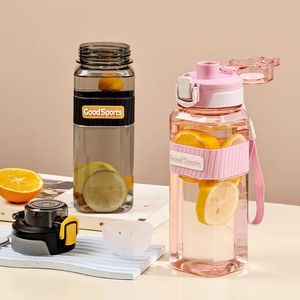 800 ml Sportdrycker Bottle Läckesäker bärbar drickskopp med handtag Plastvatten vattenkokare non glid för gymmet fitness cykling 240409