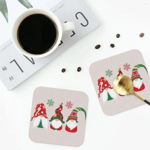 Tischmatten Weihnachten Nordische Gnomes Untersetzer Leder -Placematen wasserdichte Isolierung Kaffee für Dekor Home Küche Esskissen Set von 4 4