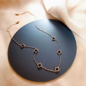 Ван несколько четырех листовых клевер титановые стальные ожерелья для женщин с нецветными цепями ключиц Модные и универсальные модные аксессуары в корейском стиле