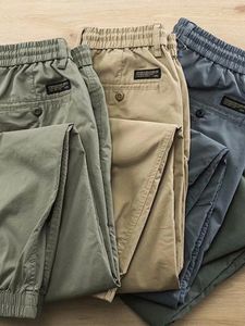 Calça masculina Homens casuais Cargo 2024 Primavera Moda do verão Loja Elastic Solid Pocket Pocketize calças Aperte os pés leves de moletom