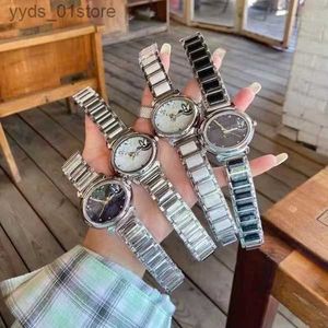 الساعات النسائية العلامة التجارية es Women La Girl Pigeon Plaid Style Metal Steel Band Quartz Wrist L57 L46