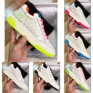 Sneaker designer scarpe casual per uomini donne piccole scarpe bianche scarpe da ginnastica piccole fragranze versatili vitello bianco fucsia scarpe da moda