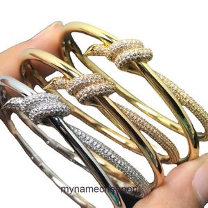 High End Designer Bangles for Tifancy Womens Twisted Diamond V-Gold Armband Fashion Design High End Personlig fjärilsarmband Original 1: 1 med riktig logotyp