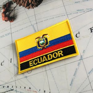 Ecuador National Flag -Abzeichen Armband Stickflächen Schild und quadratische Form Revers Pin ein Set -Stoffzubehör Rucksack