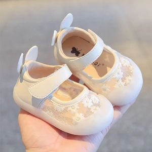 Детская девочка обувь для малышей.