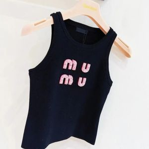 Womamui mui t shirt damska koszulka designerka koszulka letnia miui paznokcie litera ciężka przemysł ciasny kamizelka nowa przesuwana suspender dolna topa Mui 668