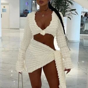 Wrap Mini kjol beskuren toppblus Tvådelat Set Womens Popcorn Texture Knitted Bubble Waffle Tie Up Beach Coverup 240401