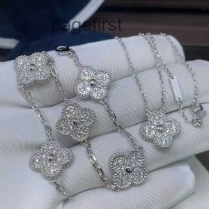 Designer Vanclef Jóias Bracelets 2024 Van Clover Bracelet 18K Pingente de Bangle Gold Love Pingente Sparkling Diamond Party Jewelryzzl6jbv3