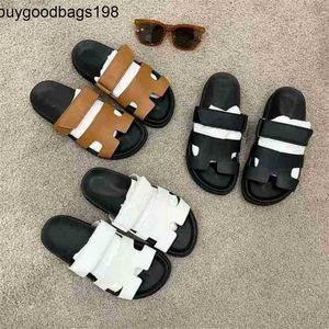 Chypres Sandals Sandals Slippers مصمم Sandal 2024Slipper Beach الكلاسيكية Flat Summer Lady Leather Flip Flops Men Women Si have yis7 7xem