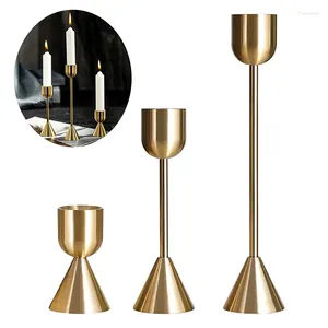 Świece Holders 1PC Metal Holder European Golden Candlestick na przyjęcie weselne w salonie Dekor