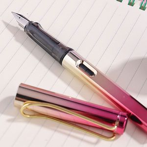 Наполненная поршневой ручкой