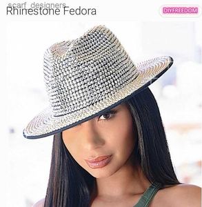 Breda brimhattar hink hattar Rhinestone fedora jazzhattar cowboy hatt för kvinnor och män dubbelsidig färglock röd med svart diamant fedora grossist 2021 y240409