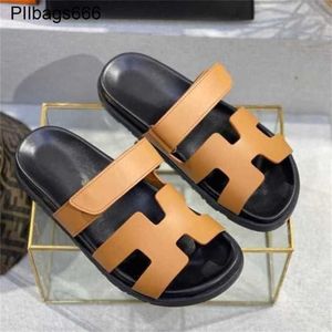 صندل نسائي Chypres Sandal Slipper Slides Lixintta Summer 2024 شاطئ الأحذية الجلدية مسطحة أبي زوجين لديهم شعار MQC1 KSCB 8QHD