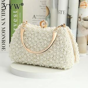 Luxur Crystal Evening Clutch Bag Lady Elegant Wedding Purse Women Plast Pearl Handväskor Fest Middag Bling Axelväskor 240329