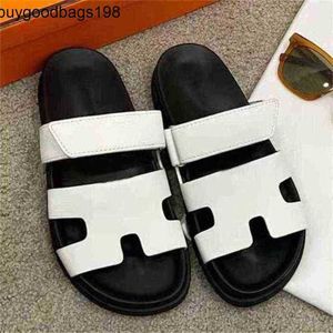 صنددة Chypres Sandals Slippers مصممة Sandal Paris Slidersbeach الكلاسيكية المسطحة الصيفية سيدة الجلود الوجه يتخبط الرجال 3544 لديهم شعار IBDA