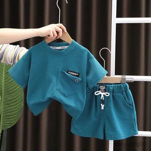 Zestawy odzieży Summer Baby Boys Zestawy odzieży Dzieci solidne koszulka z krótkim rękawem + szorty 2PCS dla chłopców dzieci bawełniane ubrania sportowe stroje