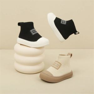 BOTAS 2023 Novos sapatos de bebê de outono Knit Bottle Boys Boots Botas de tornozelo Soft Sole Casual Fashion Boots Girls Boots