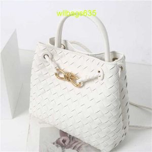 Deri tote bottegveneta andiamo çanta cowhide çanta springsummer 2024 yeni metal ip tokası el dokuma çanta banliyö omuz crossbody h logo hb1s