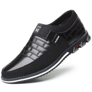 Botas Big Size Men Sapatos casuais deslizam em negócios de moda Sapatos casuais homens mocassins respiráveis vendas quente masculino casual sapatos pretos azul