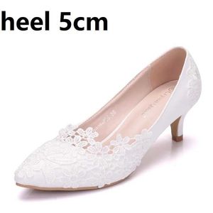 Klänningskor Crystal Queen White Lace Flower Pumps Womens Elegant Wedding Bride High Heels Platform Ladies Wedges Party Stiletto H240409 62F6