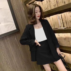 Black Two Pieces para mulheres Terno de manga longa de verão com saia e roupa de blazer mini mulheres curtas 2 sets Office 2024 Coréia