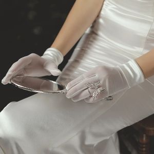 Luvas nupciais elegantes perfeitas para casamentos e ocasiões especiais