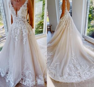 Modern Lace Tulle Wedding Vestes Uma linha Bohemian Sexy Backless V Neck Bridal GOWNS COM APLICES RUFFLES ROBE DE MARAIGE BC14398