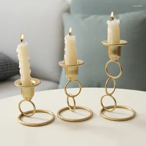 Świece 1PC Nordic Creative Retro Gold Gold Candlestick ozdoby dekoracyjne szkło nowoczesne domowe dekoracja ślubna Bożego Narodzenia