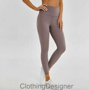 2024 Vendite a caldo Yoga vestiti ll pantaloni da yoga ad alta vita Donne Push-up Fitness Leggings morbido elastico elastico pantaloni sportivi a forma di T con allenamento 95m0