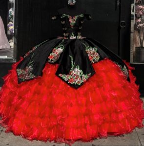 Red Black Charro Princess Quinceanera klänningar från axelbrodern blommig korsett ruffles vestidos de 15 anos quinceaneras