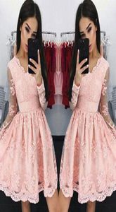 2018 NOWOŚĆ SŁODKICH PINK V SCICK Krótkie sukienki koktajlowe Longsleeves ALINE LACE Applique Mini Homecoming Sukienki Tanie 1330808