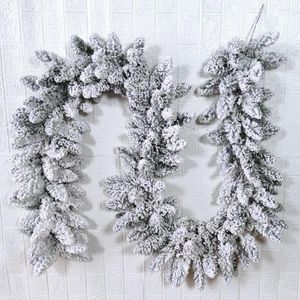 装飾的な花クリスマスリースフロントドアクリスマスイヤーミックスリーフスノーフラワーリースPVCパインバインウォール背景装飾
