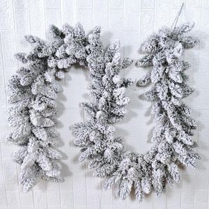 Flores decorativas Christmas Wreath Port Door da frente Ano de Natal misto Flores de neve Flores de flor PVC Pine Vine Wall Bordal Decoração