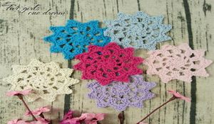 100pic lot Cotton Crochet Flowers Applique Clothes Appeal DIY Cloth Art Accessory Handmade Crochet Doilies Table Mats Pad 8cm C1211204905