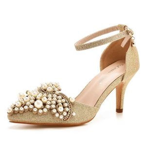 Klänningskor Crystal Queen Sexiga kvinnor Sandaler 7cm Höga klackar Beige Pearl Wedding Bridal Glitter Fetisch Stiletto Gold Pumps H240409 7Jim