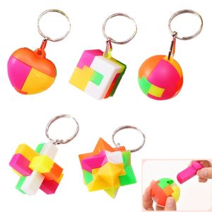 10pcs/Bag Geometrisches Puzzlespielzeug Bildungsversammlung Schlüsselanhänger Kinder Geburtstagsfeier Gäste Geschenke Goodie Bag Füllstoff Belohnung