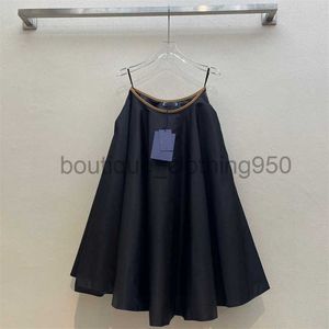 기본 캐주얼 드레스 디자이너 여성 스커트 24 여름 새로운 대비 컬러 클래식 트라이앵글 로고 간단하고 다재다능한 높은 허리 우산 반 스커트