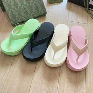 Designer flip flops Mens Women Summer thick-soled Slippers sandals bench shoes Stylish casual Versatile female soft sole leisure comfortable non slip sandals