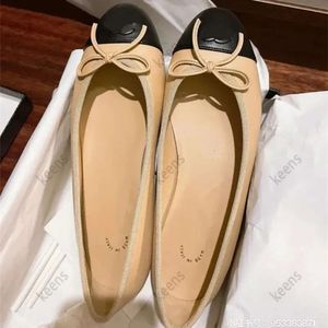Sapatos de grife de grife feminino Sapatos de balé de couro feminino Sapatos de barco liso preto da moda Sandálias de couro feminino Sapatos preguiçosos