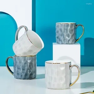Kupalar lüks altın kenar seramik kupa sıra dışı çay bardağı set orijinal çift hediye bardak kahve bardak içecekler için