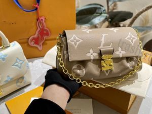 2024 Nya Lousis väskor designer väskor handväska kedja handväska silver sling väska lady crossbody väska lyx axel väska svart handväska en huvudborsa lyx vouton