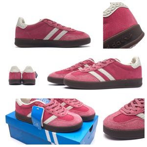 Designer's new strawberry bear women's shoes Retro sneakers non-slip outsole bread shoes red tie the same walking shoes