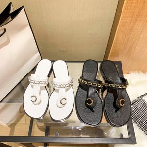 2024 Fashion designer women's flip flops, simple and youthful slippers, soft leather shoes suitable for spring, summer, autumn, winter, hotels, beaches, and other places