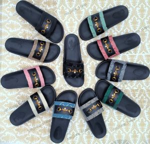 103 renk tasarımcı terlik sandaletler İtalya paris siyah kauçuk taban slaytlar princetown arı jakarlar kadın erkekler flats tuval deri altın toka floplar plaj katırları