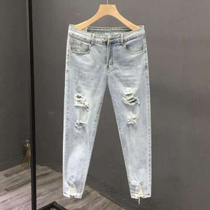 Herren zerkratzte trendige perforierte Jeans, dumme und gutaussehende, personalisierte Sommer -Schlanke kleine Füße Hosen, trendige Marke neun Punkt Bettlerhose, männlich