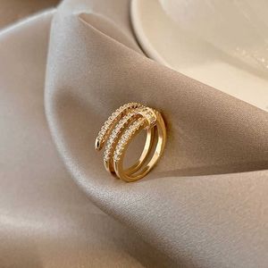 Van bilek kartr flaş elmas çok katmanlı çivi yüzüğü kadın azınlık moda yüzüğü 2024 yeni moda net kırmızı serin el süsleme