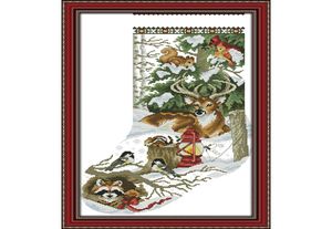 As meias de Natal de Winter Jungle contavam cross stitch dmc cross stitch diy 11ct 14ct crossstitch bordery para nee3496909